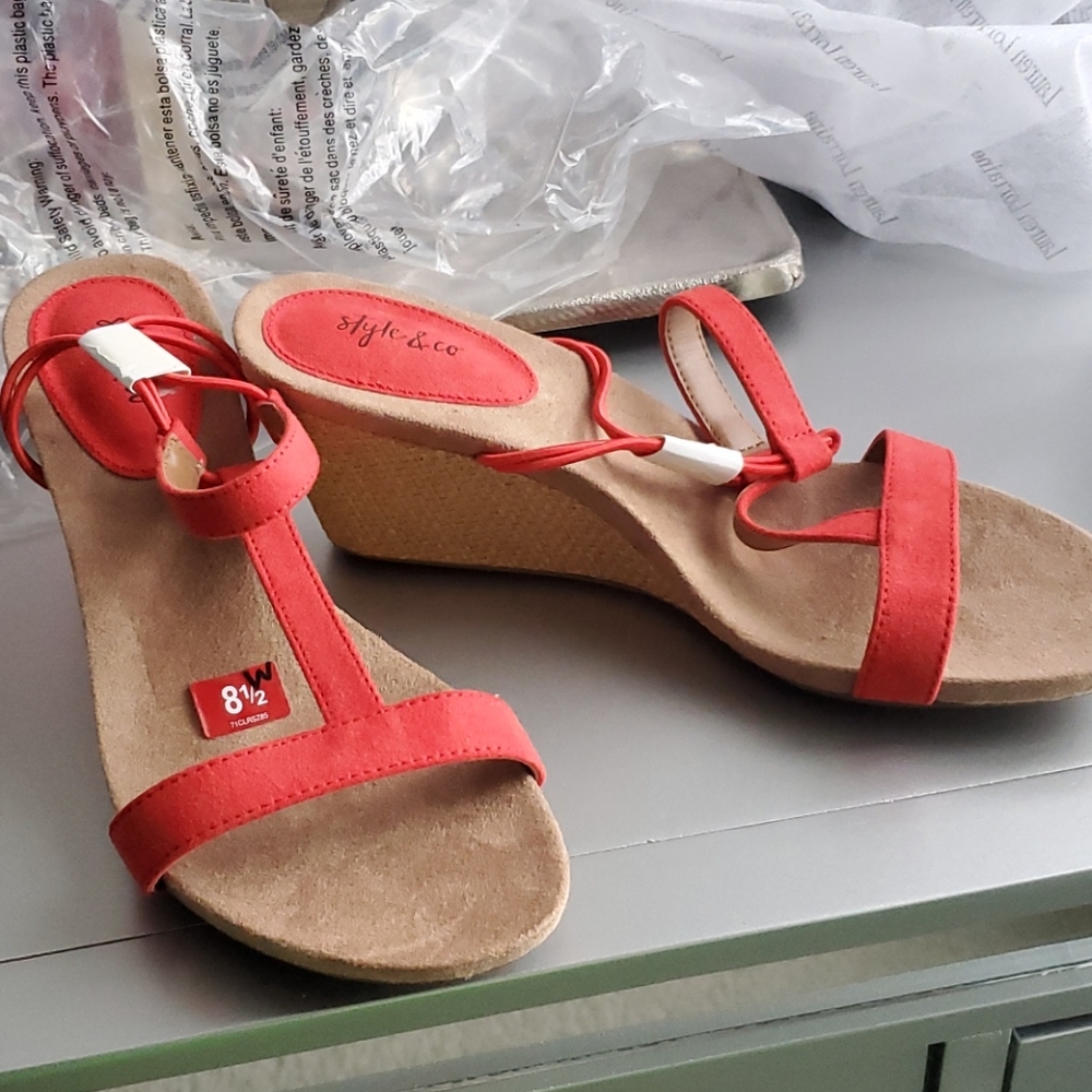 Wedge heels